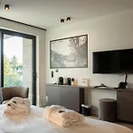 Cc Nomie Restaurant Otel 4*