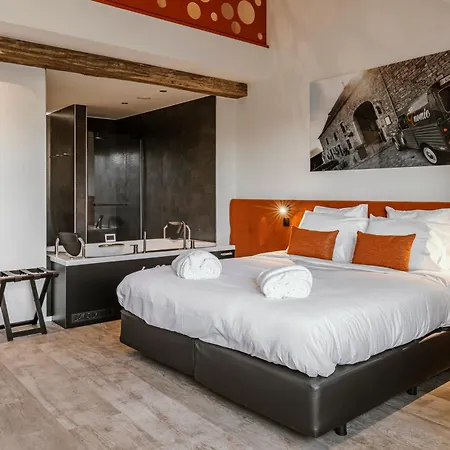 Cc Nomie Restaurant Hotel 4*