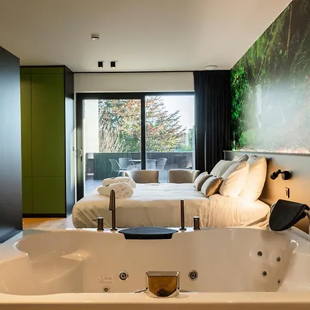 Cc Nomie Restaurant 호텔 디넝