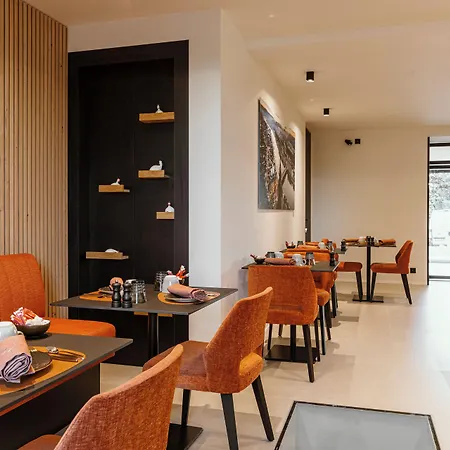 Cc Nomie Restaurant Hotel 4*