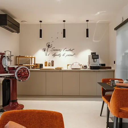 Cc Nomie Restaurant 4*