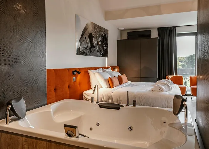 Cc Nomie Restaurant Hotel