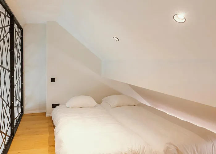 Cc Nomie Restaurant Hotel